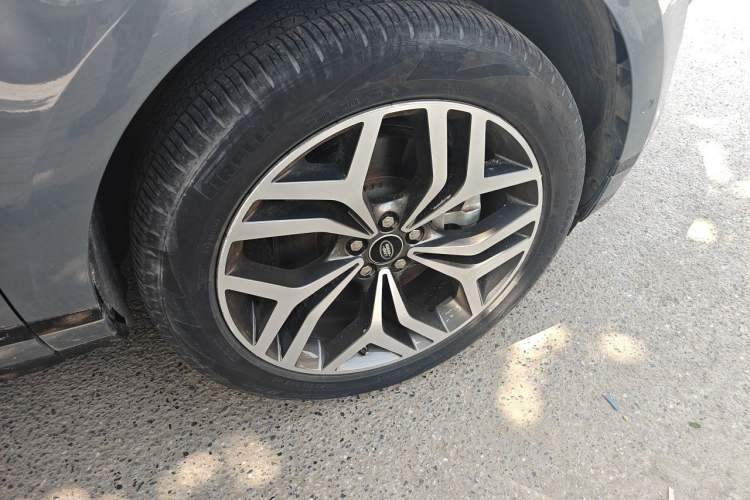 Used Land Rover Range Evoque 2020 249 PS R-DYNAMIC S Sport Edition Right Front Wheel Hub