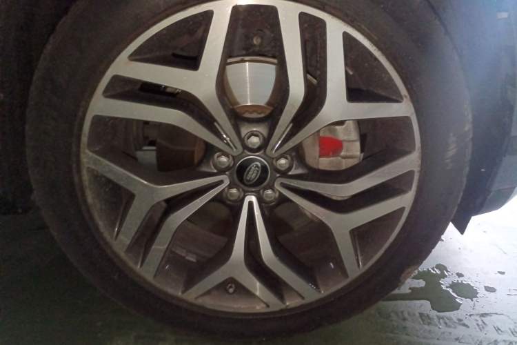 Used Land Rover Range Evoque 2020 249 PS R-DYNAMIC SE Sport Technology Edition Right Front Wheel Hub