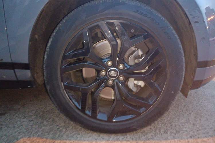 Used Land Rover Range Evoque 2020 249 PS R-DYNAMIC SE Sport Technology Edition Right Front Wheel Hub