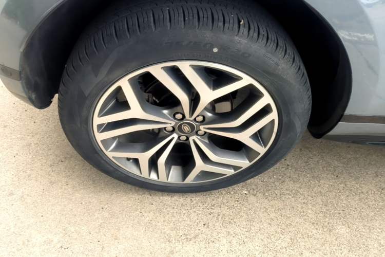 Used Land Rover Range Evoque 2020 249 PS R-DYNAMIC S Sport Edition Right Rear Wheel Hub