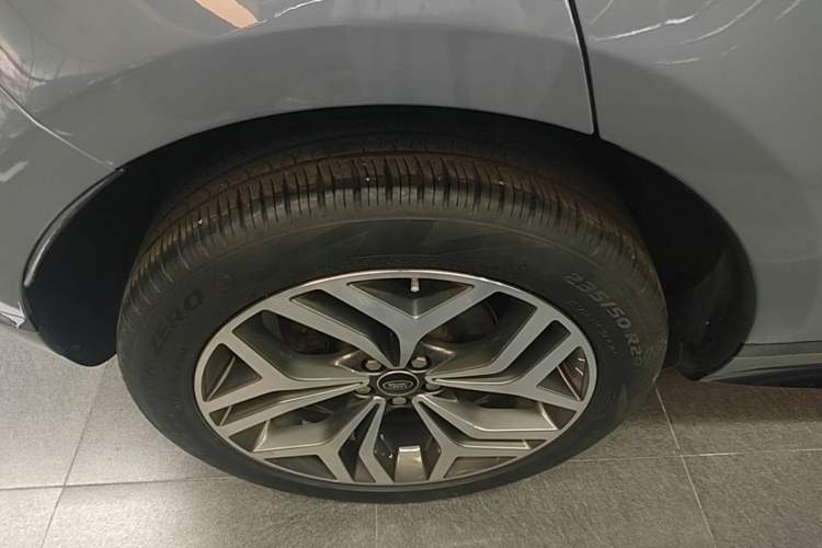 Used Land Rover Range Evoque 2020 249 PS R-DYNAMIC SE Sport Technology Edition Right Rear Wheel Hub