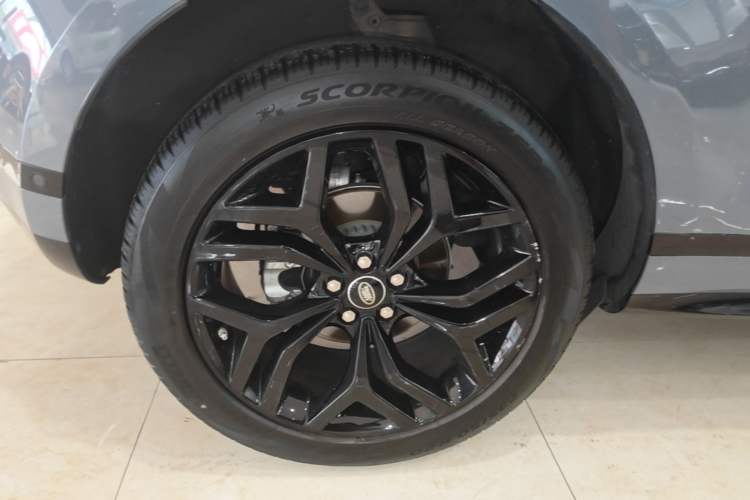 Used Land Rover Range Evoque 2020 249 PS R-DYNAMIC S Black Edition Sport Version Right Rear Wheel Hub