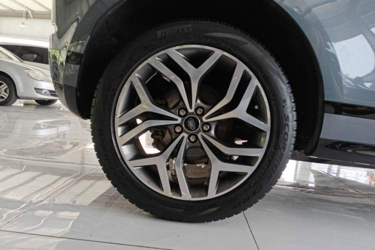 Used Land Rover Range Evoque 2020 249 PS R-DYNAMIC S Sport Edition Right Rear Wheel Hub