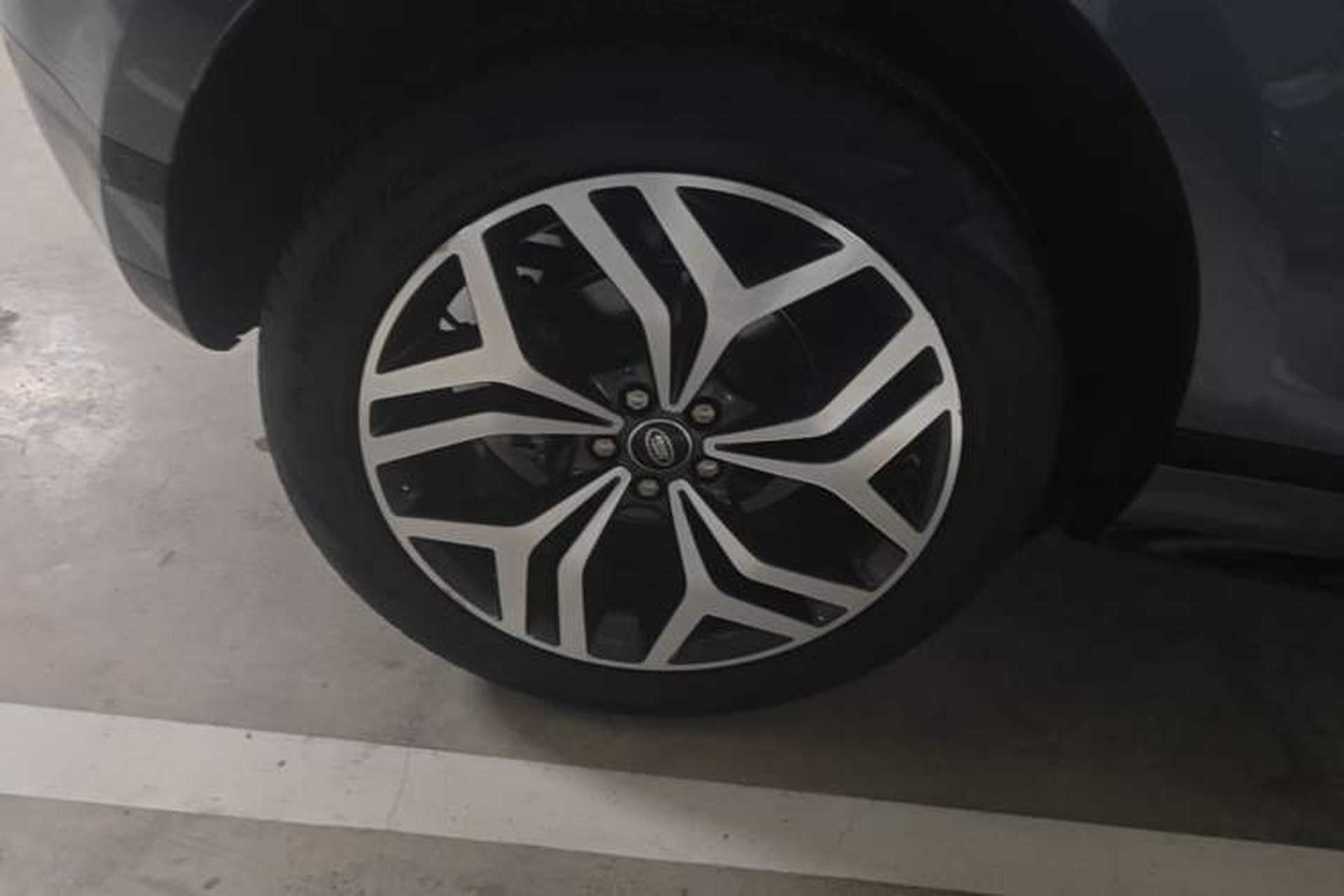 Used Land Rover Range Evoque 2020 249 PS R-DYNAMIC S Sport Edition Right Rear Wheel Hub