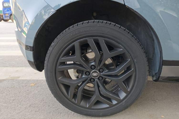 Used Land Rover Range Evoque 2020 249 PS R-DYNAMIC SE Sport Technology Edition Right Rear Wheel Hub