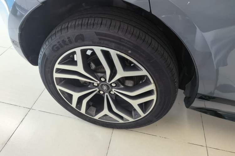 Used Land Rover Range Evoque 2020 249 PS R-DYNAMIC S Sport Edition Right Rear Wheel Hub