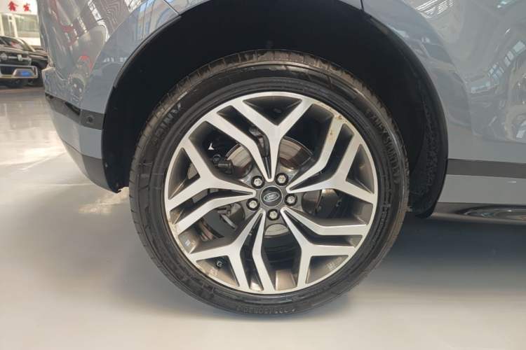 Used Land Rover Range Evoque 2020 249 PS R-DYNAMIC SE Sport Technology Edition Right Rear Wheel Hub