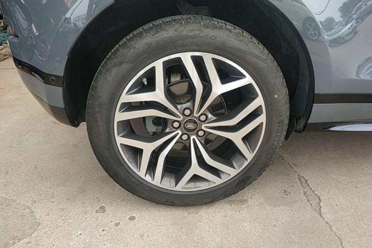 Used Land Rover Range Evoque 2020 249 PS R-DYNAMIC SE Sport Technology Edition Right Rear Wheel Hub