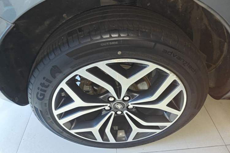 Used Land Rover Range Evoque 2020 249 PS R-DYNAMIC S Sport Edition Right Rear Wheel Hub