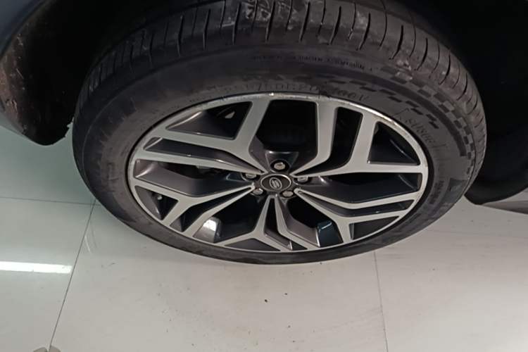 Used Land Rover Range Evoque 2020 249 PS R-DYNAMIC S Sport Edition Right Rear Wheel Hub