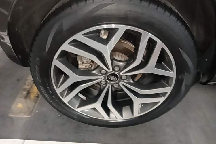 Used Land Rover Range Evoque 2020 249 PS R-DYNAMIC S Sport Edition Right Rear Wheel Hub