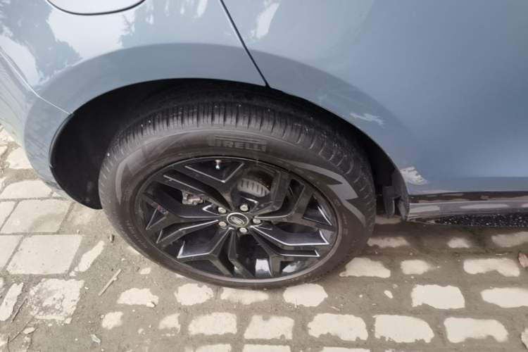 Used Land Rover Range Evoque 2020 249 PS R-DYNAMIC S Black Edition Sport Version Right Rear Wheel Hub