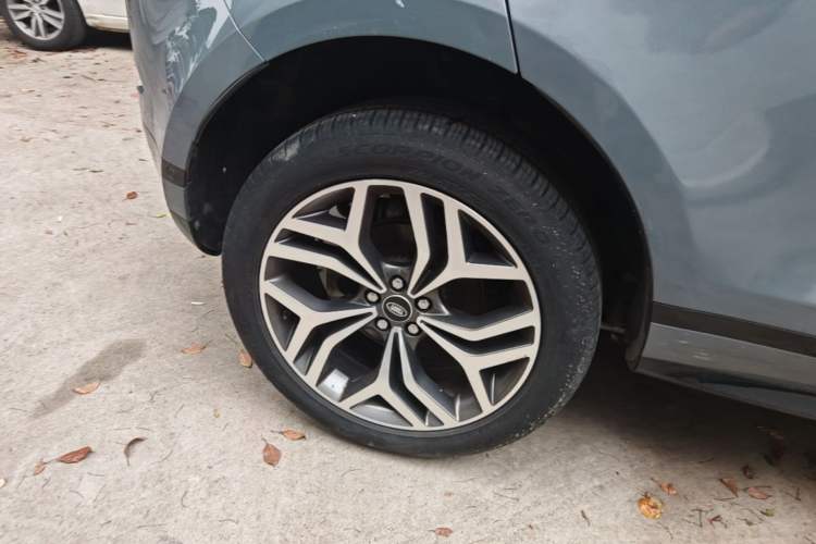 Used Land Rover Range Evoque 2020 249 PS Youth Edition Right Rear Wheel Hub