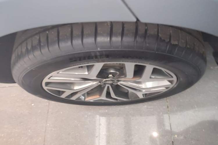 Used Land Rover Range Evoque 2020 249 PS R-DYNAMIC S Sport Edition Right Rear Wheel Hub