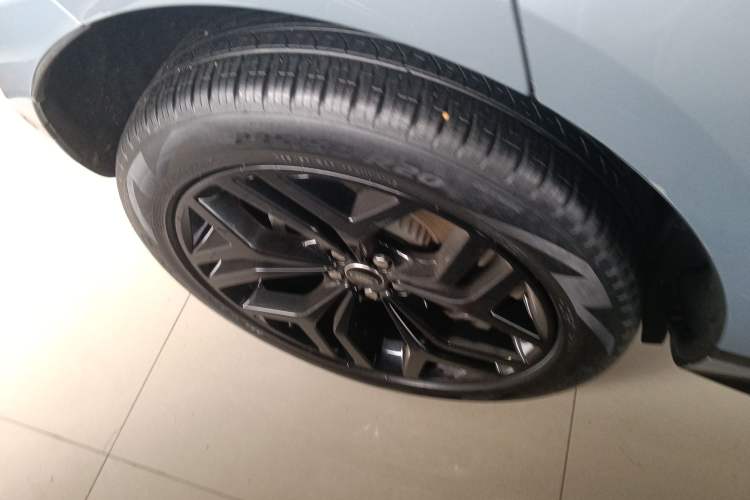 Used Land Rover Range Evoque 2020 249 PS R-DYNAMIC S Sport Edition Right Rear Wheel Hub