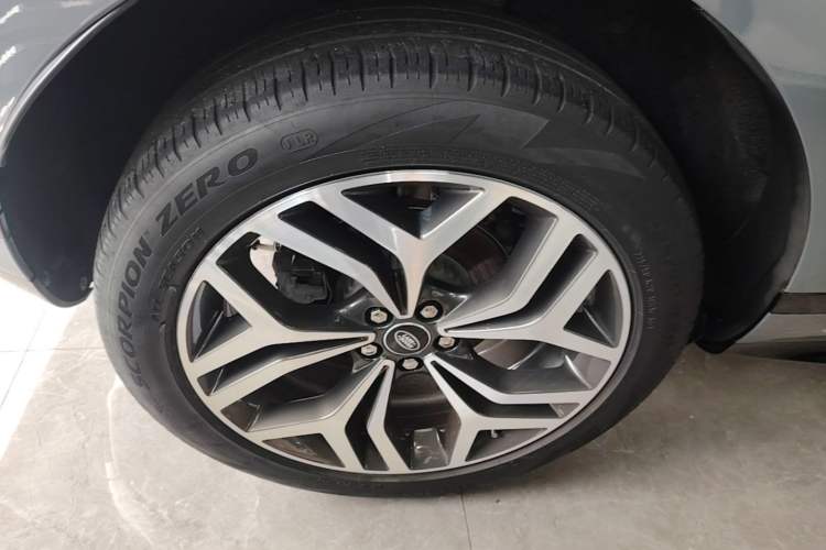 Used Land Rover Range Evoque 2020 249 PS R-DYNAMIC S Sport Edition Right Rear Wheel Hub