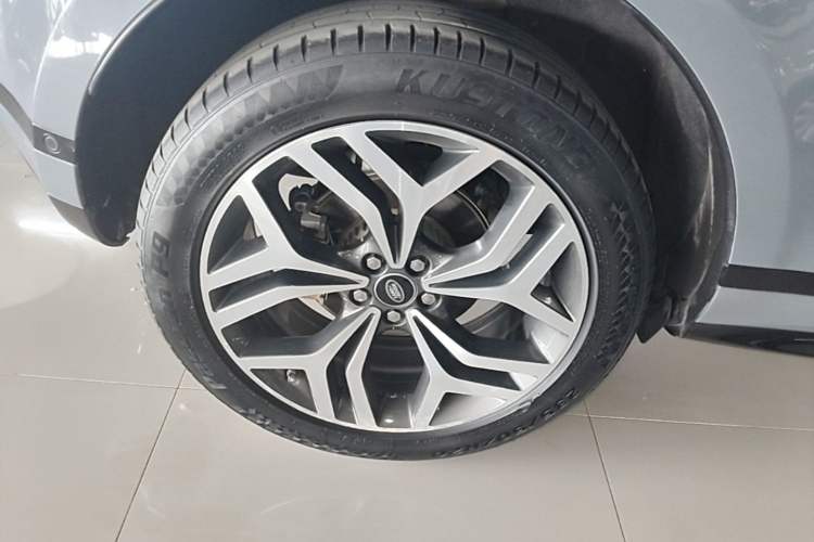 Used Land Rover Range Evoque 2020 249 PS R-DYNAMIC SE Sport Technology Edition Right Rear Wheel Hub