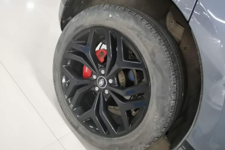 Used Land Rover Range Evoque 2020 249 PS R-DYNAMIC S Blackened Sport Technology Edition Right Rear Wheel Hub