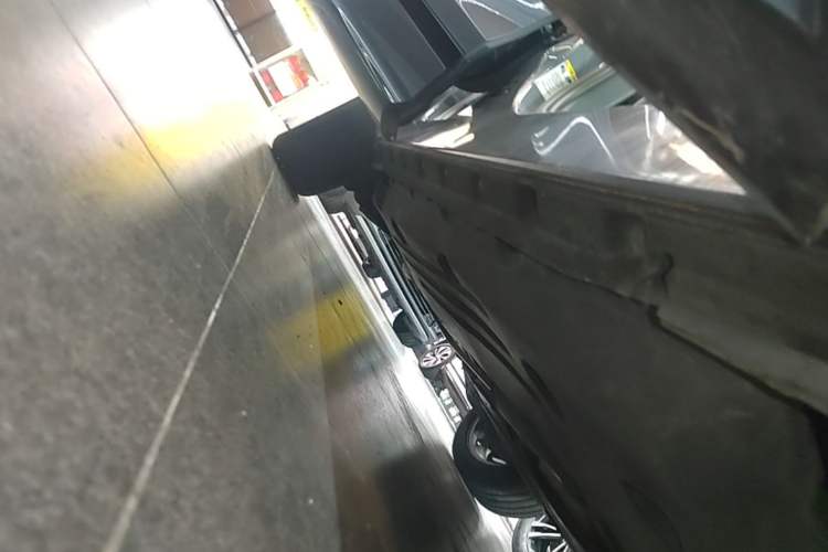 Used Land Rover Range Evoque 2020 249 PS R-DYNAMIC SE Sport Technology Edition Right Side Sill