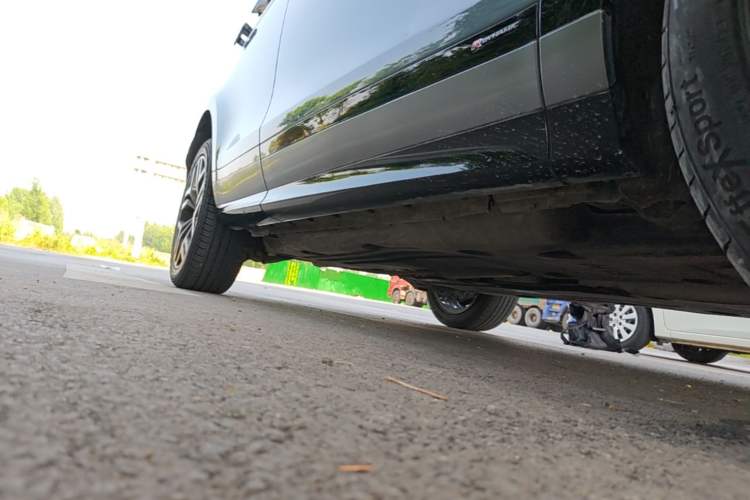 Used Land Rover Range Evoque 2020 249 PS R-DYNAMIC SE Sport Technology Edition Right Side Sill