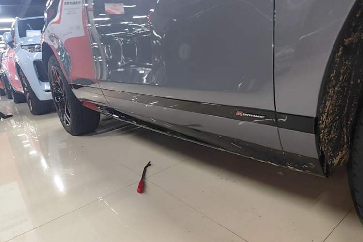 Used Land Rover Range Evoque 2020 249 PS R-DYNAMIC S Black Edition Sport Version Right Side Sill