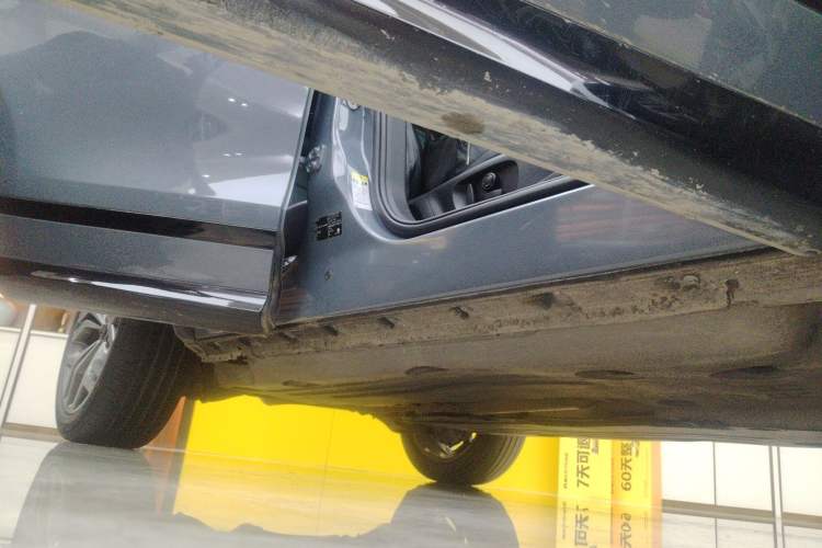 Used Land Rover Range Evoque 2020 249 PS R-DYNAMIC SE Sport Technology Edition Right Side Sill