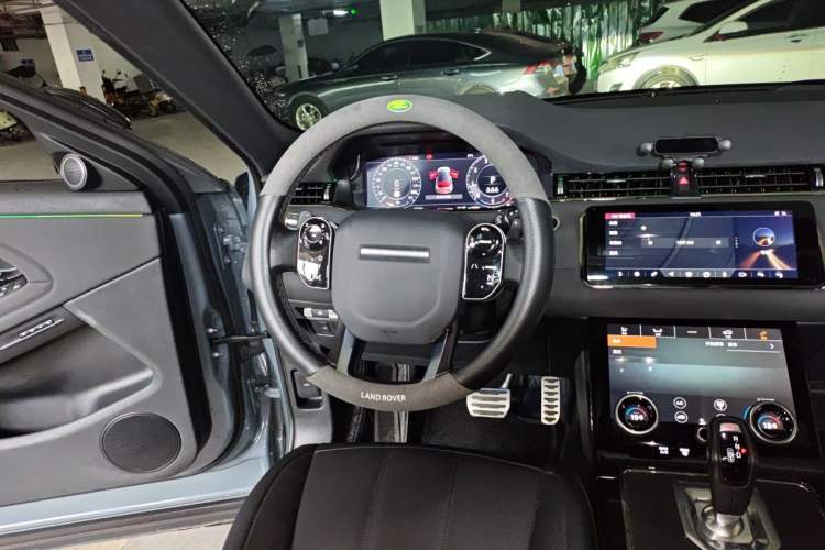 Used Land Rover Range Evoque 2020 249 PS R-DYNAMIC SE Sport Technology Edition Steering Wheel