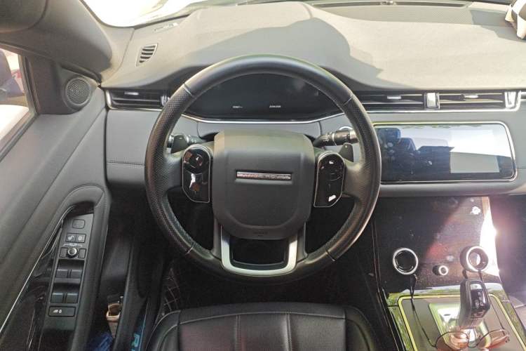 Used Land Rover Range Evoque 2020 249 PS R-DYNAMIC SE Sport Technology Edition Steering Wheel