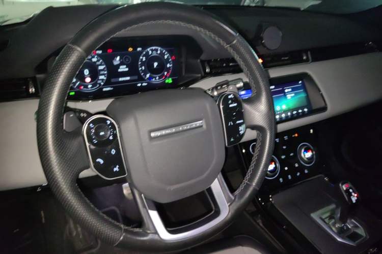 Used Land Rover Range Evoque 2020 249 PS R-DYNAMIC S Sport Edition Steering Wheel