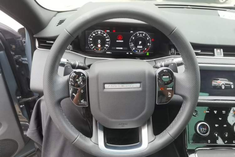 Used Land Rover Range Evoque 2020 249 PS R-DYNAMIC S Black Edition Sport Version Steering Wheel