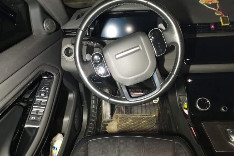 Used Land Rover Range Evoque 2020 249 PS R-DYNAMIC SE Sport Technology Edition Steering Wheel