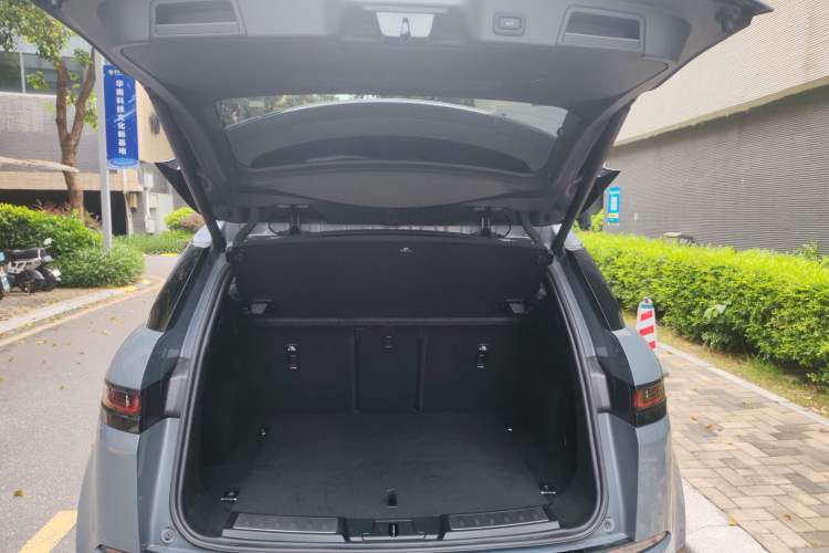 Used Land Rover Range Evoque 2020 249 PS R-DYNAMIC S Sport Edition Trunk