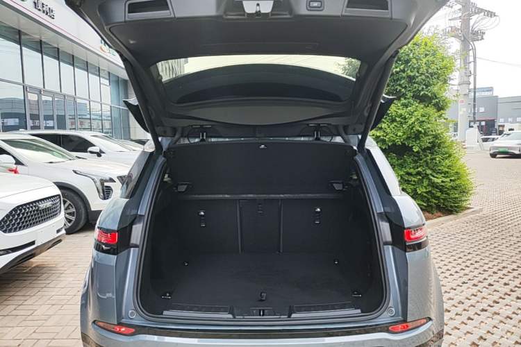 Used Land Rover Range Evoque 2020 249 PS R-DYNAMIC S Blackened Sport Technology Edition Trunk