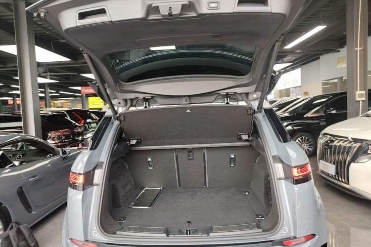 Used Land Rover Range Evoque 2020 249 PS R-DYNAMIC S Sport Edition Trunk