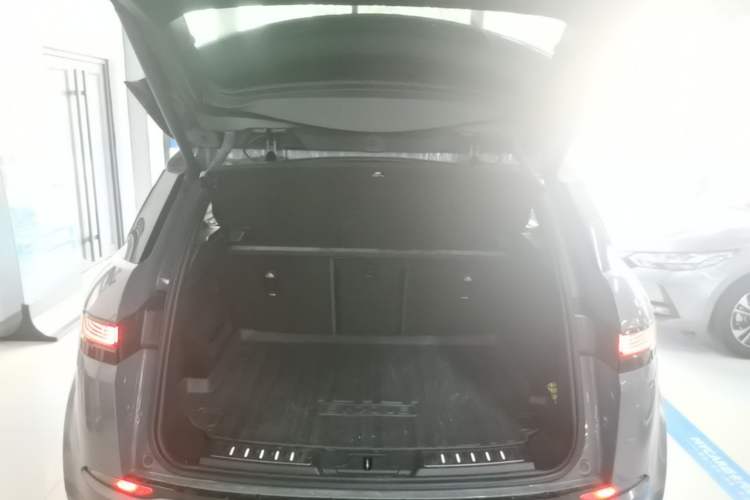 Used Land Rover Range Evoque 2020 249 PS R-DYNAMIC S Blackened Sport Technology Edition Trunk