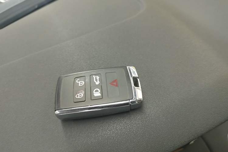 Used Land Rover Range Evoque 2020 249 PS R-DYNAMIC SE Sport Technology Edition Vehicle Key