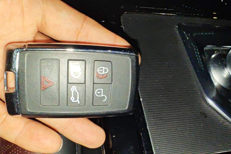 Used Land Rover Range Evoque 2020 249 PS R-DYNAMIC SE Sport Technology Edition Vehicle Key