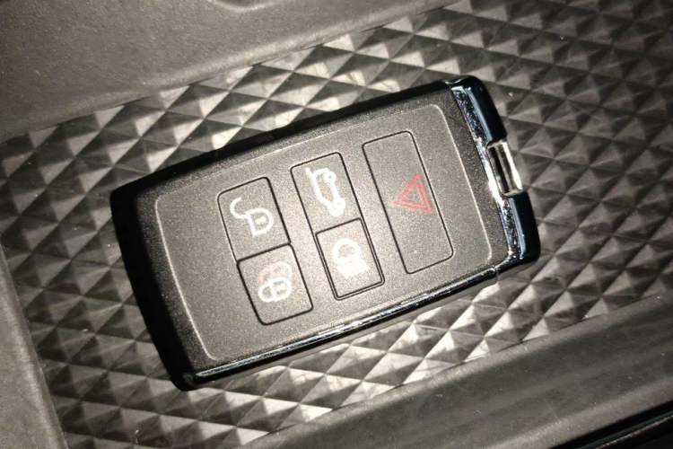 Used Land Rover Range Evoque 2020 249 PS R-DYNAMIC S Blackened Sport Technology Edition Vehicle Key