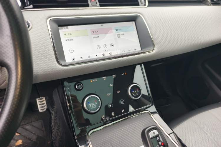 Used Land Rover Range Evoque 2020 249 PS R-DYNAMIC S Sport Edition Audio And AC Panel