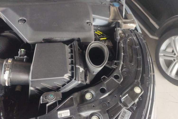 Used Land Rover Range Evoque 2020 249 PS R-DYNAMIC SE Sport Technology Edition Engine Bay Left
