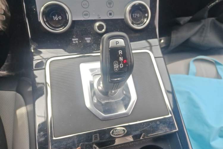 Used Land Rover Range Evoque 2020 249 PS R-DYNAMIC S Sport Edition Gear Lever