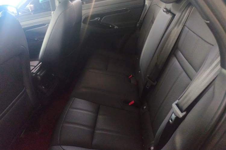Used Land Rover Range Evoque 2020 249 PS R-DYNAMIC SE Sport Technology Edition Left Rear Seat