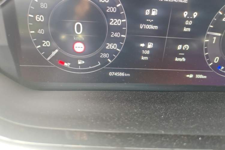 Used Land Rover Range Evoque 2020 249 PS R-DYNAMIC S Sport Edition Odometer Close Up