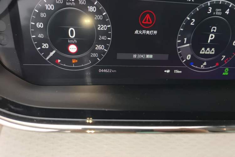 Used Land Rover Range Evoque 2020 249 PS R-DYNAMIC S Sport Edition Odometer Close Up