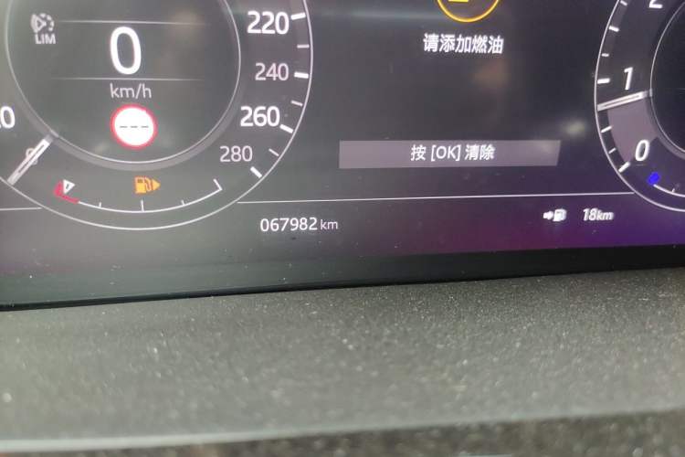 Used Land Rover Range Evoque 2020 249 PS R-DYNAMIC S Sport Edition Odometer Close Up
