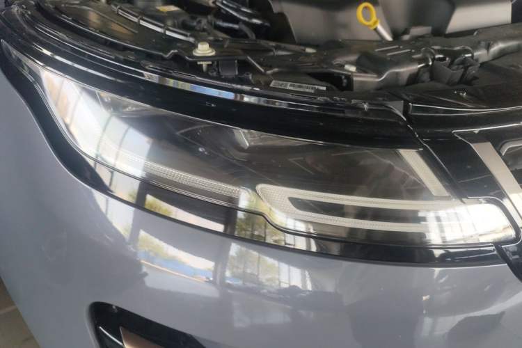 Used Land Rover Range Evoque 2020 249 PS R-DYNAMIC SE Sport Technology Edition Right Front Headlight