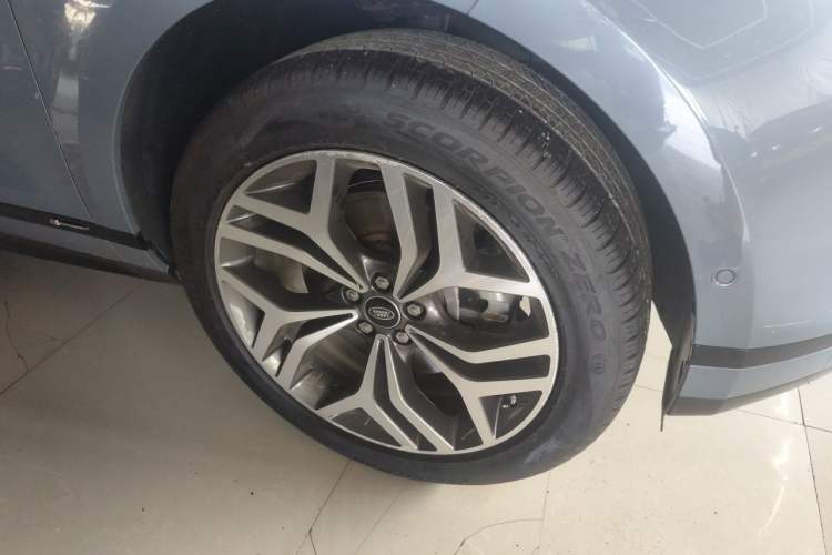 Used Land Rover Range Evoque 2020 249 PS R-DYNAMIC SE Sport Technology Edition Right Front Wheel Hub