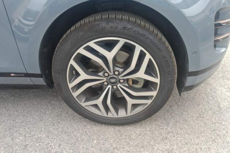 Used Land Rover Range Evoque 2020 249 PS R-DYNAMIC S Sport Edition Right Front Wheel Hub