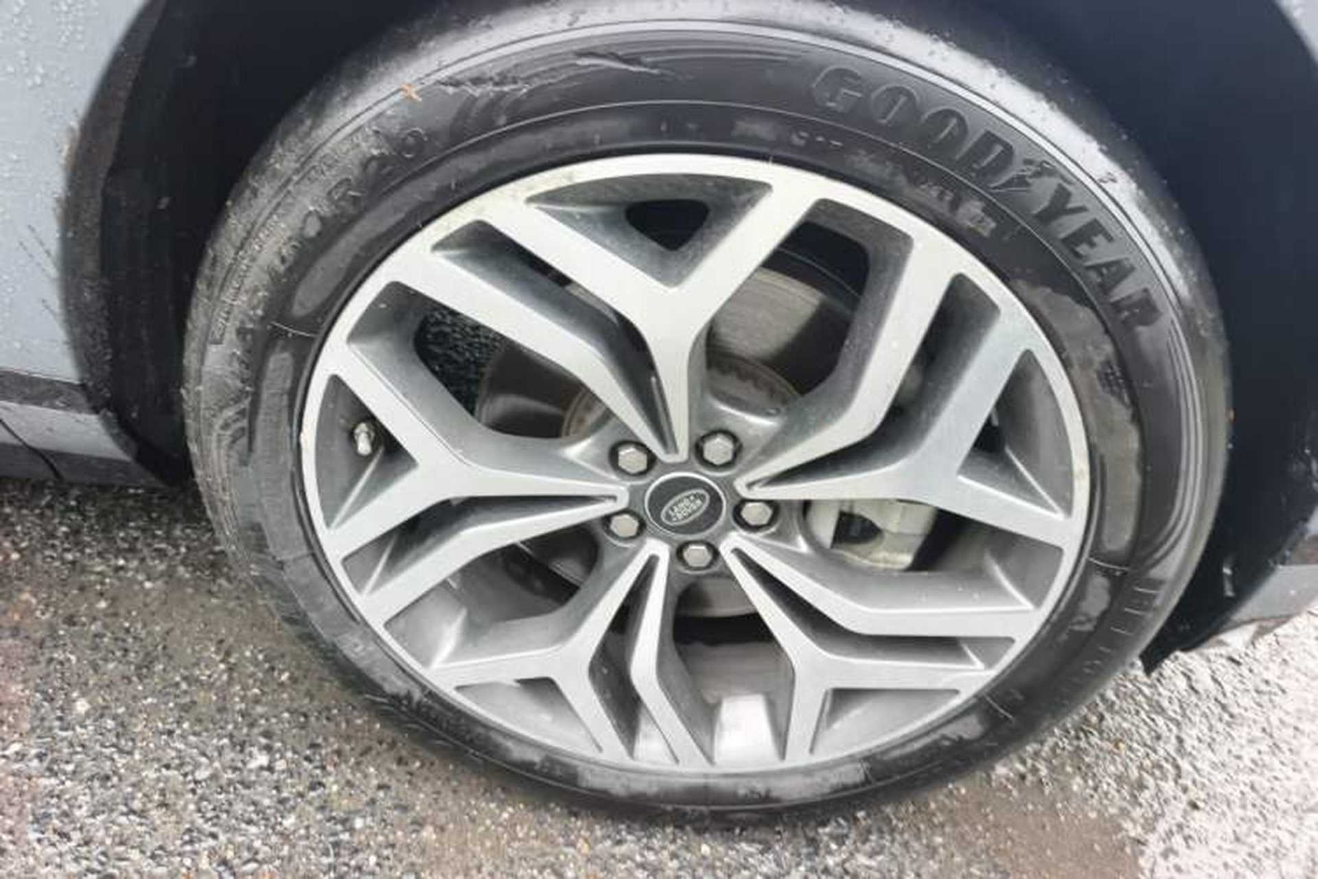 Used Land Rover Range Evoque 2020 249 PS R-DYNAMIC S Sport Edition Right Front Wheel Hub