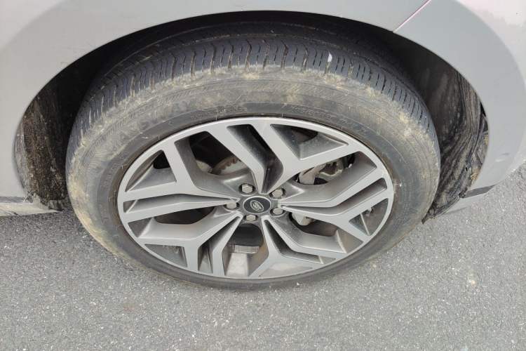Used Land Rover Range Evoque 2020 249 PS R-DYNAMIC S Sport Edition Right Front Wheel Hub